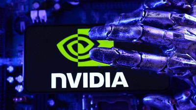 Nvidia registra ganancias récord pese a obstáculos en China y reducen proyecciones futuras
