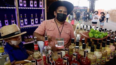 Oaxaca defiende el mezcal: acusan apropiación cultural por fallo a favor de Aguascalientes