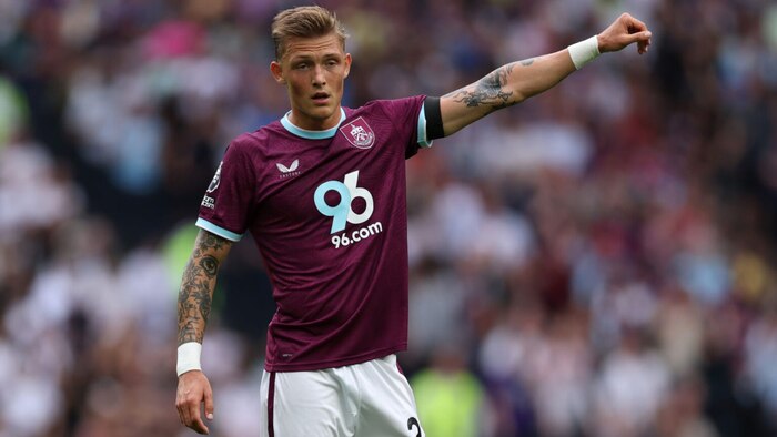 Oliver Sonne en crisis en Burnley: relegado por el entrenador y con posibilidad de salir en enero