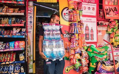 Organizaciones civiles proponen incrementar impuestos al alcohol, tabaco y bebidas ultraprocesadas para mejorar la salud pública en México