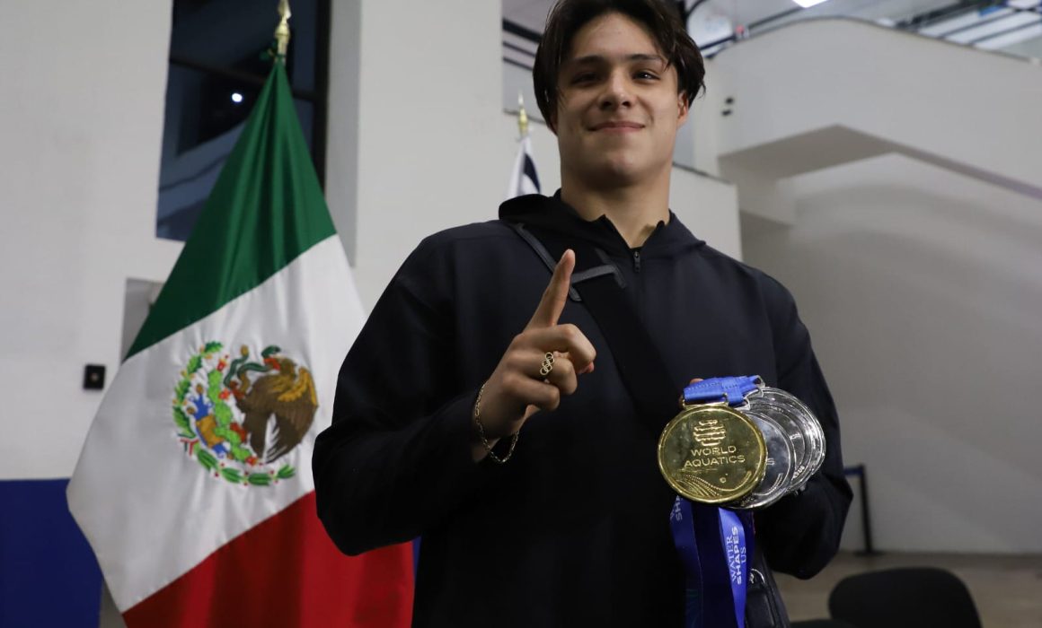 Osmar Olvera Urge a Sheinbaum a Aumentar el Salario de su Entrenadora para que No Se Vaya