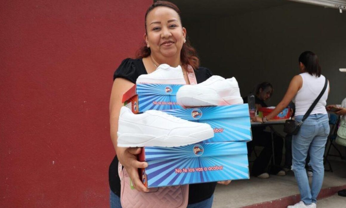 Otorgan 50 mil pares de tenis a estudiantes en Tecámac