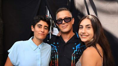 Otra fan de Alejandro Sanz revela inicio de relación desde los 16 años y polémica por su comportamiento