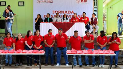 Oxxo entregó 500 lentes a estudiantes del Colegio de Bachilleres 09 en Valle de Bravo para mejorar su rendimiento escolar