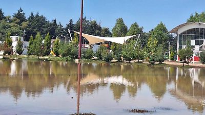 Ozolotepec: Complejo Deportivo ‘Las Peñas’ sigue inundado y rodeado de olores nauseabundos por aguas residuales