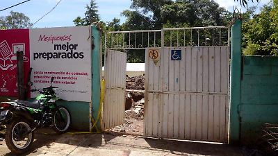 Padres de familia y autoridades enfrentan daños en escuelas del Edomex por lluvias; exigen apoyo