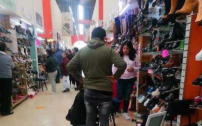 Padres en Toluca planean invertir al menos 500 pesos en calzado escolar para el regreso a clases 2025