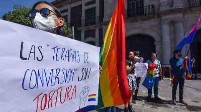 Padres que realicen terapias de conversión deben ser sancionados: SCJN