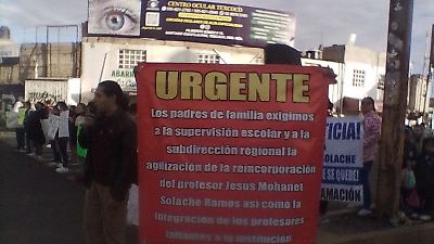 Padres y estudiantes cierran avenida en Nezahualcóyotl para exigir mejoras en la escuela Emiliano Zapata