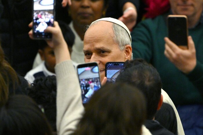 Papa León XIV enfatiza la importancia de custodiar voces y rostros humanos frente a la tecnología