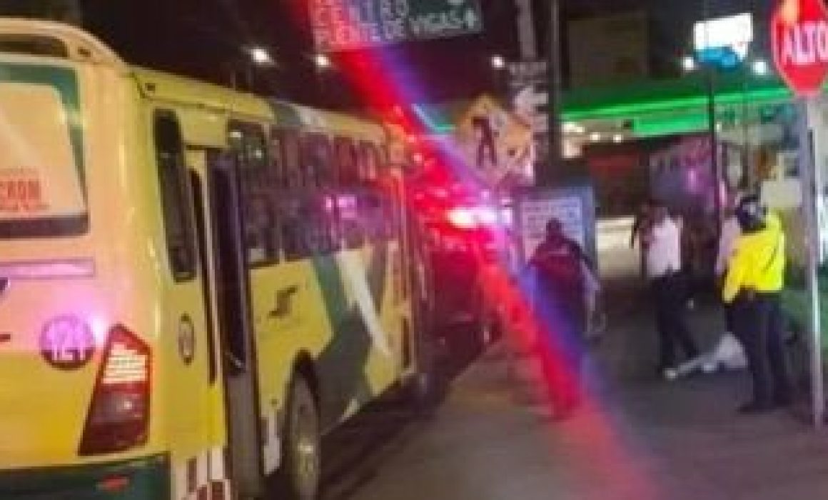 Pasajeros detienen a presunto asaltante en Tlalnepantla tras amenazar con cuchillo