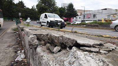 Peligro en Tollocan: fallan los muros de contención en puentes y aumentan accidentes