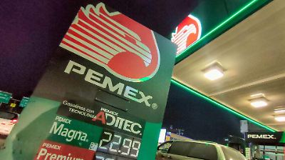 Pemex planea reducir personal y ahorrar casi 5 mil millones en 2025-2026