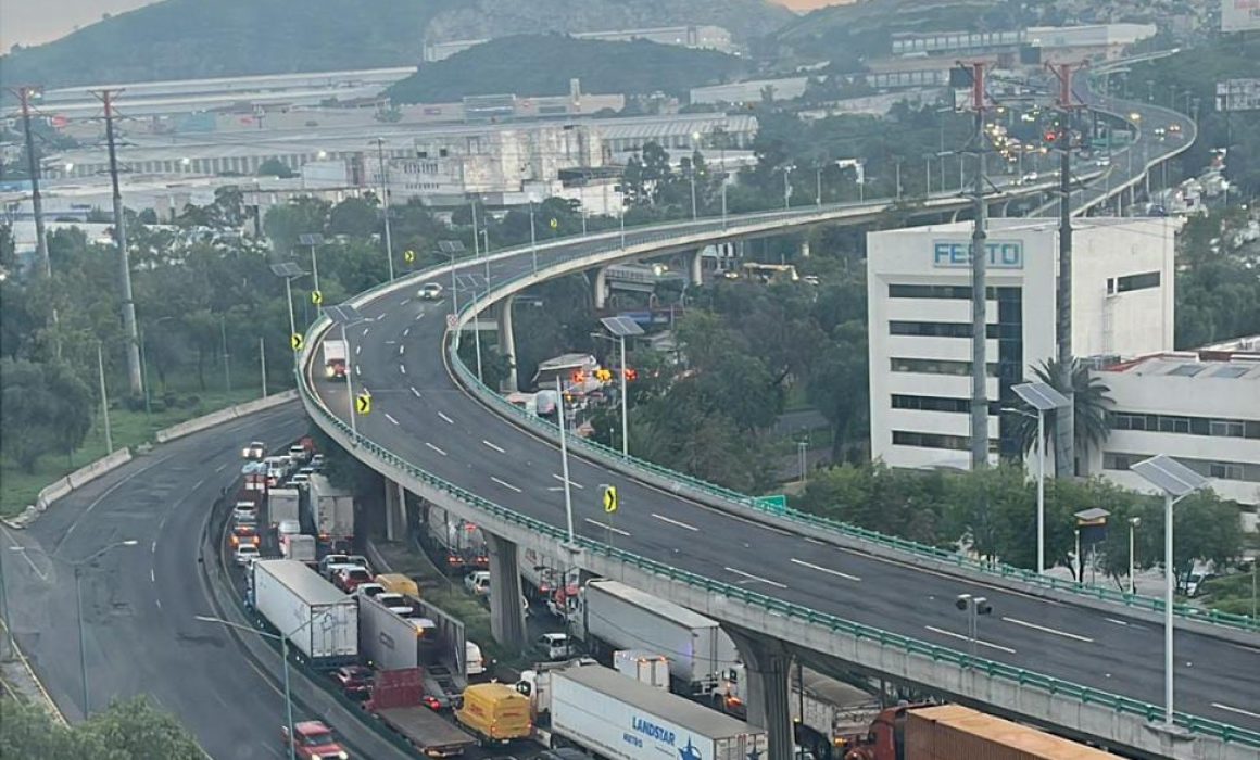 Persisten bloqueos en la autopista México-Querétaro por protesta de transportistas que exigen liberación de líder secuestrado
