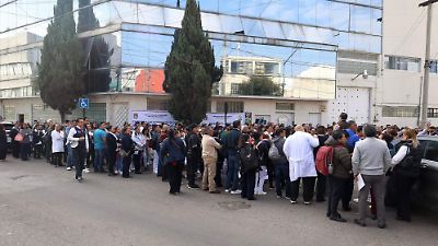 Personal de salud en Toluca inicia paro y toma la Jurisdicción Sanitaria ante falta de pagos y desabasto
