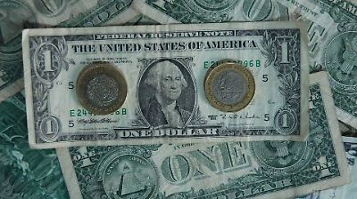 Peso mexicano cae ante fortaleza global del dólar y datos económicos clave en medio de tensiones comerciales