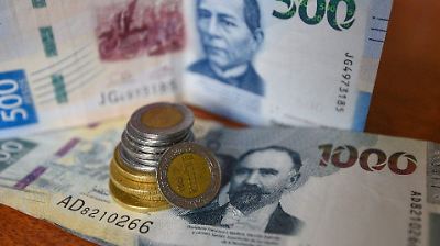 Peso mexicano se debilita tras recorte tasa clave de interés de Banxico