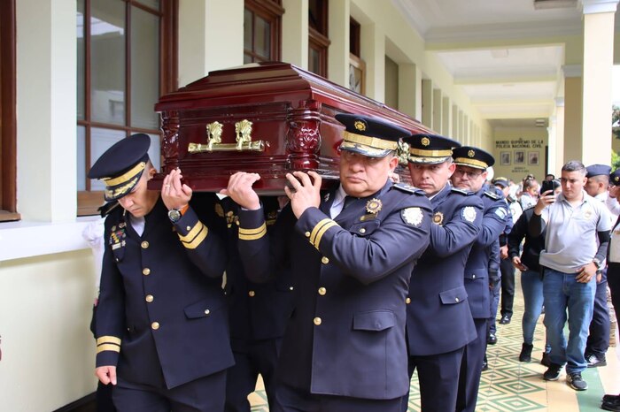 Policía Nacional Civil realiza honras fúnebres al undécimo agente muerto en Guatemala por ataques relacionados con aumento de violencia pandilleril