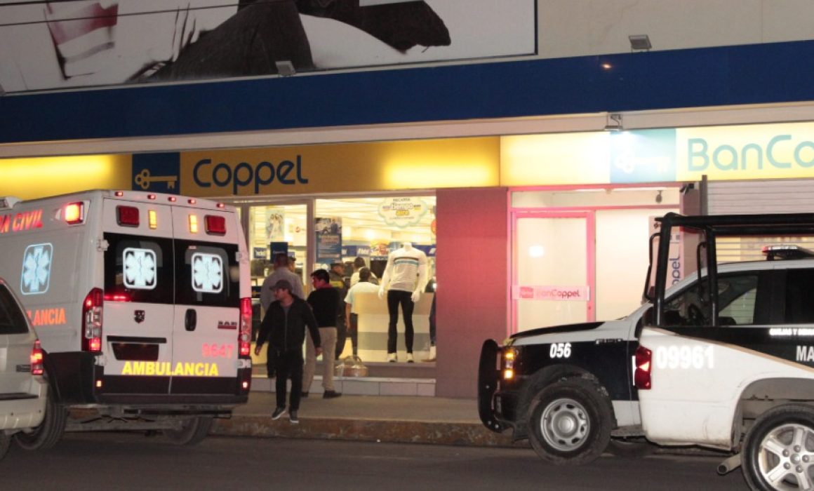 Policía de Amecameca detiene a tres hombres en operativo contra intento de robo en Coppel