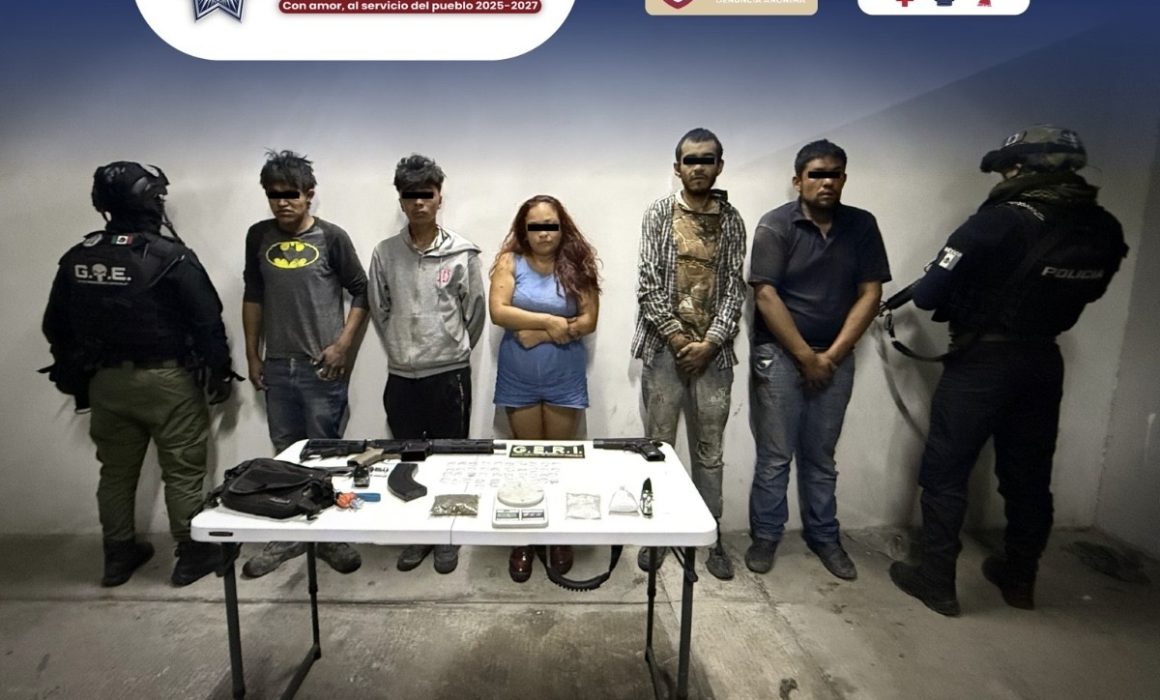 Policía de Apaxco detiene a cinco personas por narcomenudeo y portación de armas en La Ermita