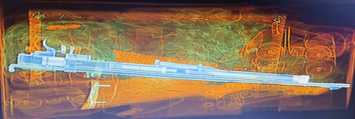 Policía de Bogotá incauta dos armas de fuego ocultas en encomienda en el aeropuerto El Dorado