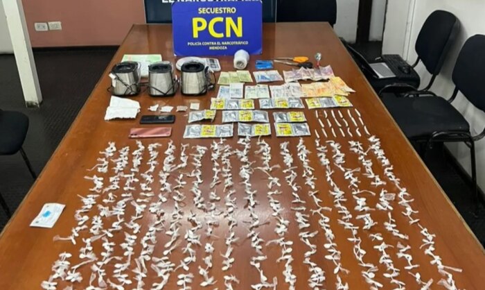 Policía desmantela red de narcotráfico en Mendoza y secuestra más de 500 dosis de cocaína preparada para su venta