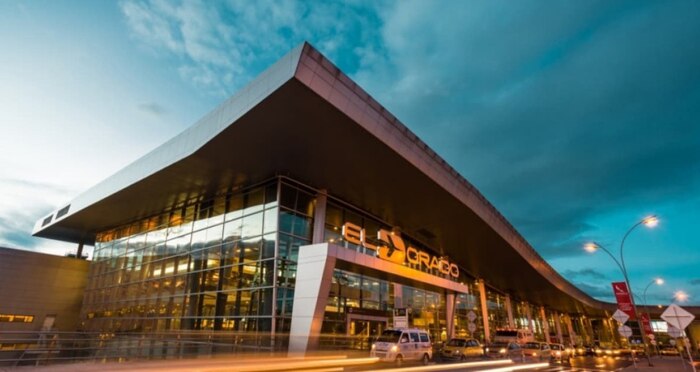 Policía incauta 150 millones de pesos ocultos en maletas en el aeropuerto El Dorado de Bogotá durante control a vuelo nacional