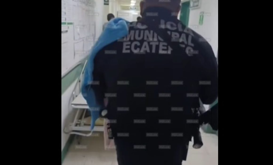 Policías de Ecatepec ayudan a una mujer durante su parto en casa