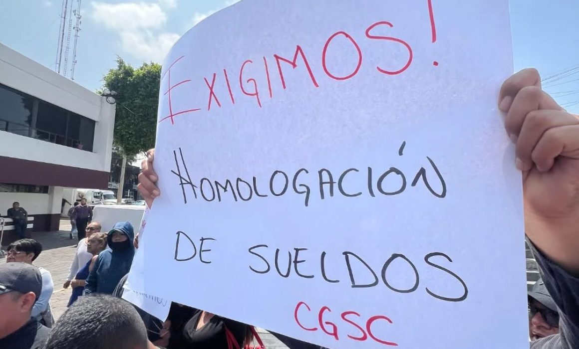 Policías municipales de Nezahualcóyotl protestan por mejoras laborales y salarios