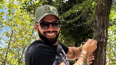 Poncho De Nigris acusado de aprovecharse del éxito en 'La Casa de los Famosos México' por protagonismo excesivo y promoción de canción