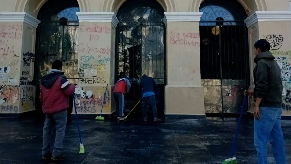 ¡Por fin!: UAEMex comienza la limpieza del edificio de Rectoría después de seis meses de toma