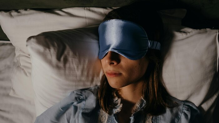 Por qué algunas personas babean mientras duermen y cuándo puede ser un signo de problema de salud