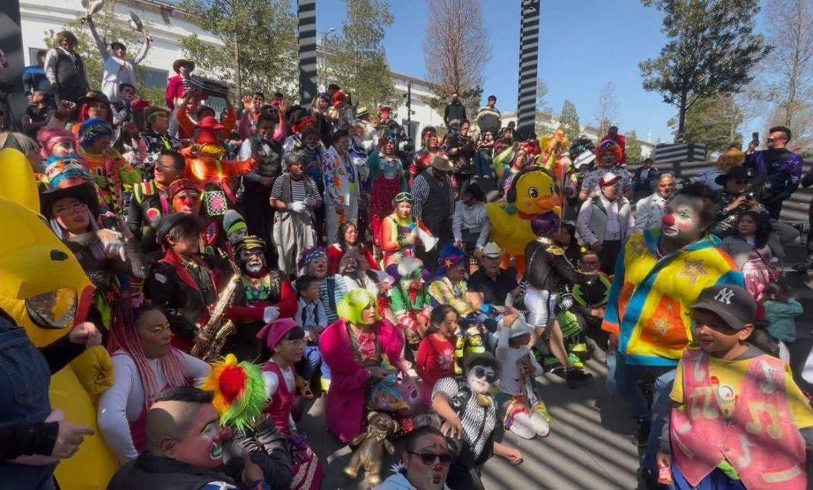 ¿Por qué cientos de payasos inundaron las calles de Toluca en su día? La celebración que llenó de alegría la ciudad