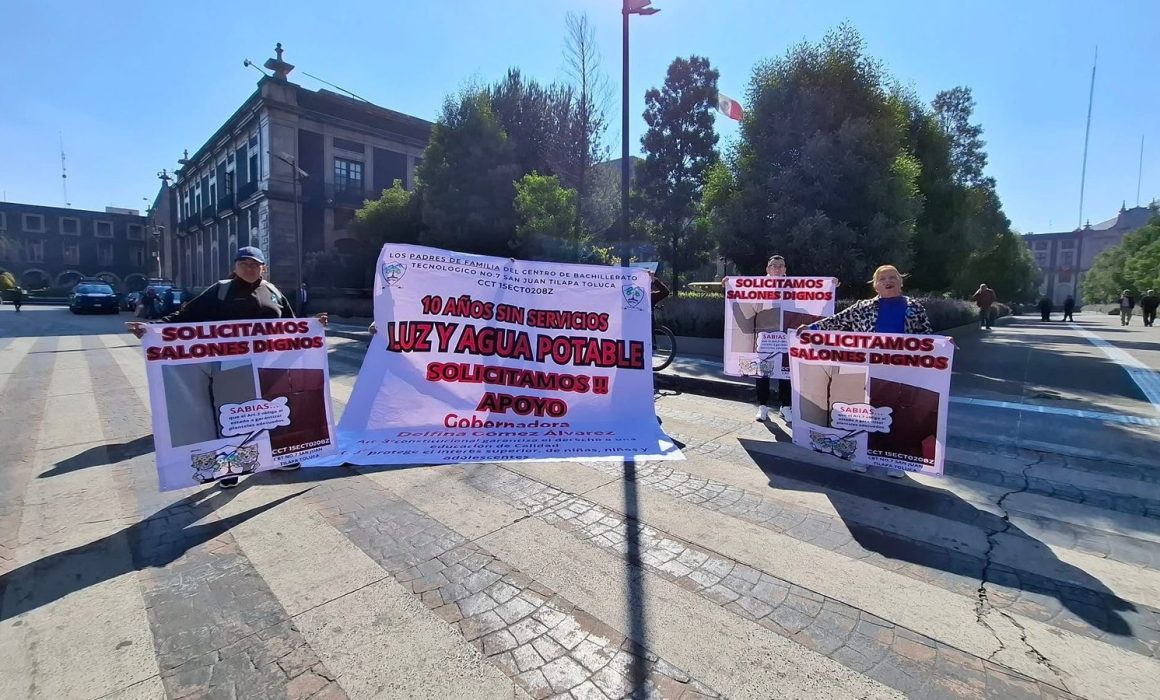¿Por qué padres de Toluca enfrentan a las autoridades por una escuela abandonada?