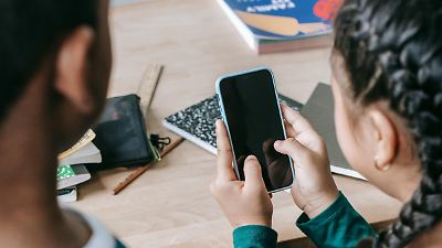 Portugal prohíbe el uso de teléfonos móviles en escuelas públicas y privadas desde primaria