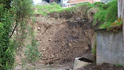 Preocupación en Toluca por desgajamiento peligroso en límites de la Teresona y San Mateo Oxtotitlán