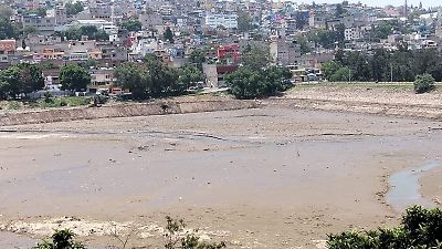 Presa Los Cuartos alcanza su nivel más bajo tras retiro de tapón de basura en Naucalpan
