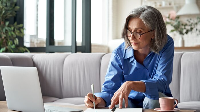 Profesiones que permiten retirarse hasta una década antes de la edad legal en España