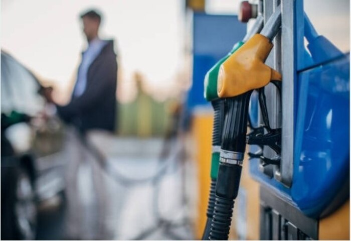 Promociones de descuentos del 30% en carga de combustible en febrero 2026: detalles por marca y bancos