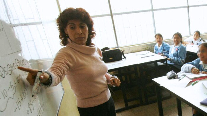 Propuesta en el Congreso busca triplicar el bono por escolaridad y aumentar el aguinaldo a S/1,130