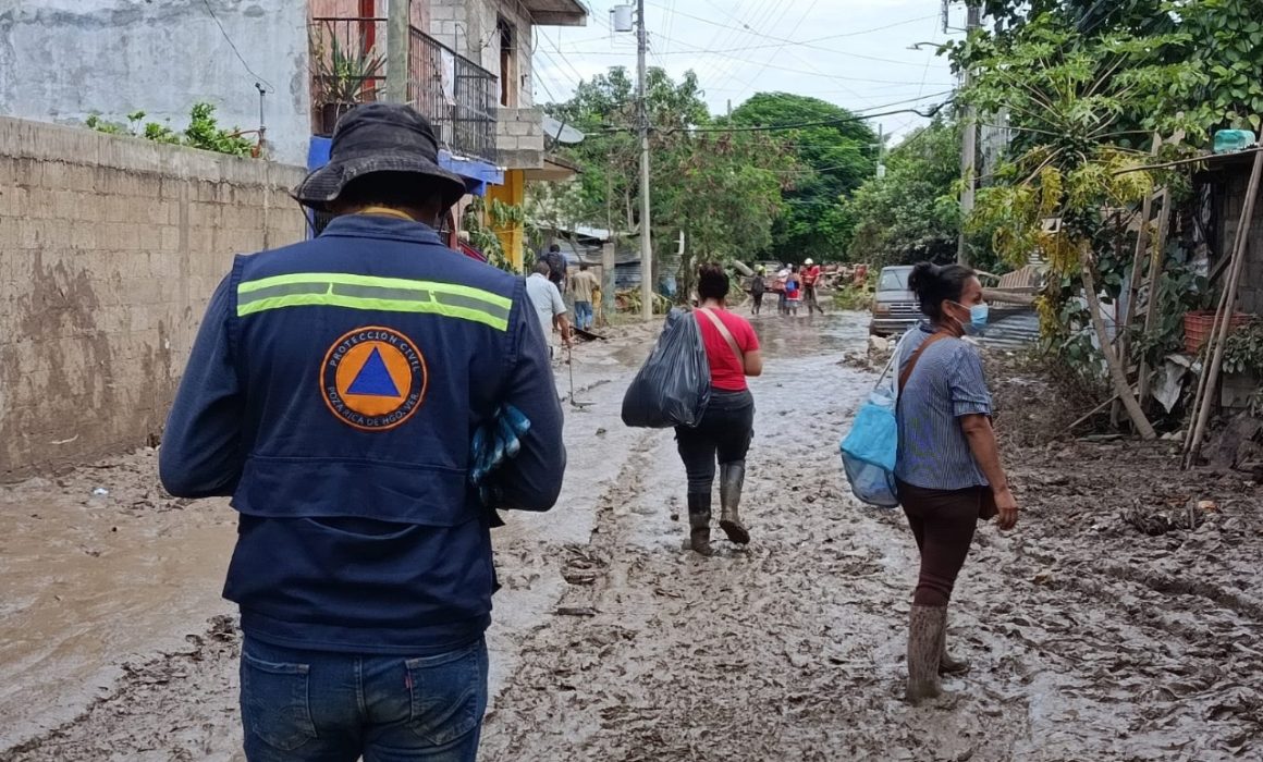 Protección Civil de Teoloyucan envía ayuda humanitaria a afectados por inundaciones en Poza Rica