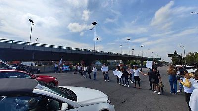 Protesta en Naucalpan por abuso policial contra mujer trans y bloqueo en el Boulevard Ávila Camacho