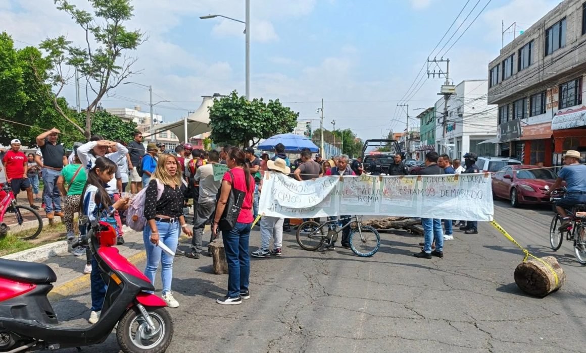 Protesta en Nezahualcóyotl por abandono del IMSS-Bienestar y cierre de avenida Pantitlán