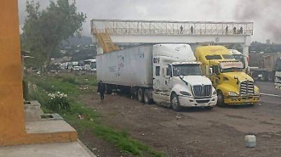 Protesta en Santa Rita Tlahuapan cierra la autopista México-Puebla por disputa de tierras
