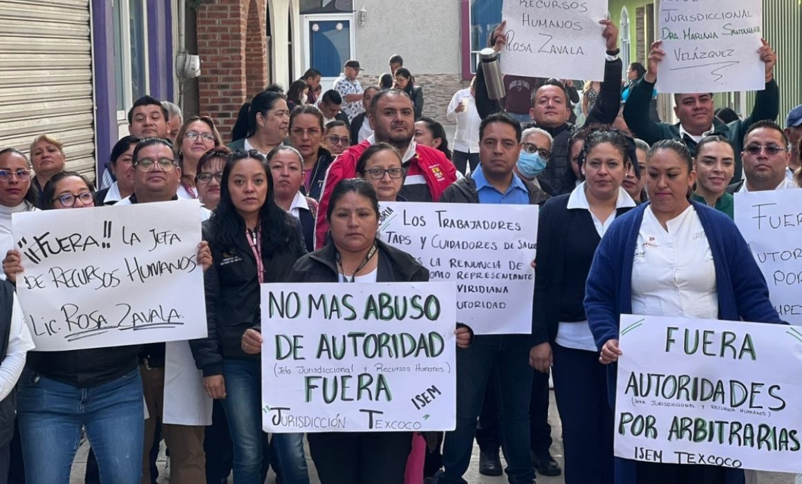 Protesta en Texcoco por Maltrato Laboral en la Jurisdicción Sanitaria