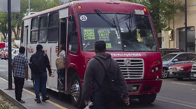Protesta en Toluca contra aumento en tarifa del transporte público y demanda de mejoras