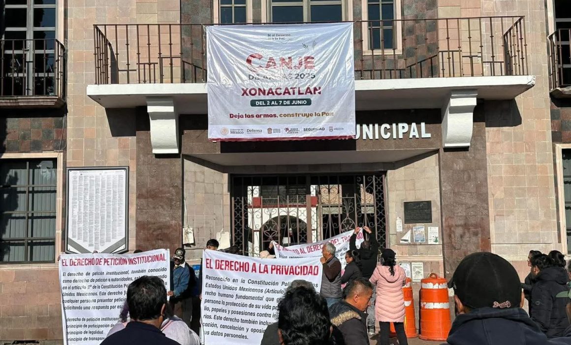 Protesta en Xonacatlán: comerciantes toman el Ayuntamiento para exigir la renuncia del alcalde