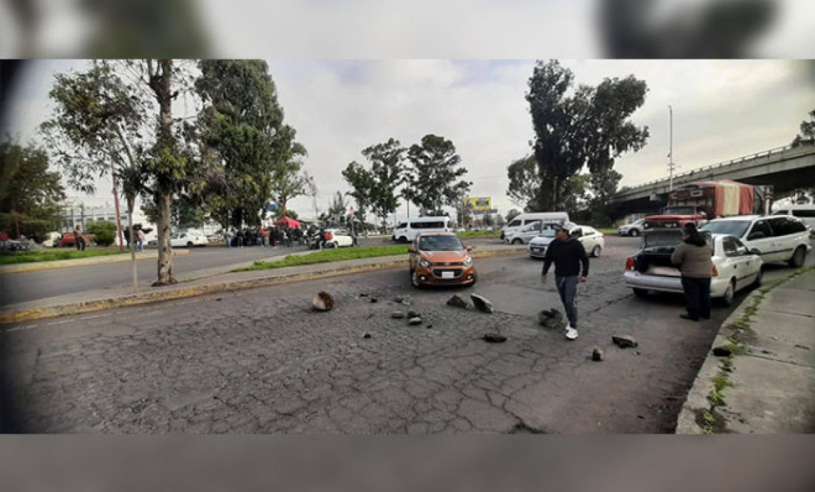 Protesta pacífica y caos vial en Chalco por denuncia de corrupción policial contra artesanos