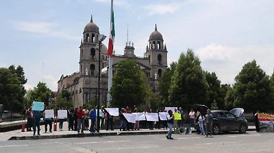 Protestan en Chimalhuacán por socavón en escuela que pone en riesgo a estudiantes y vecinos