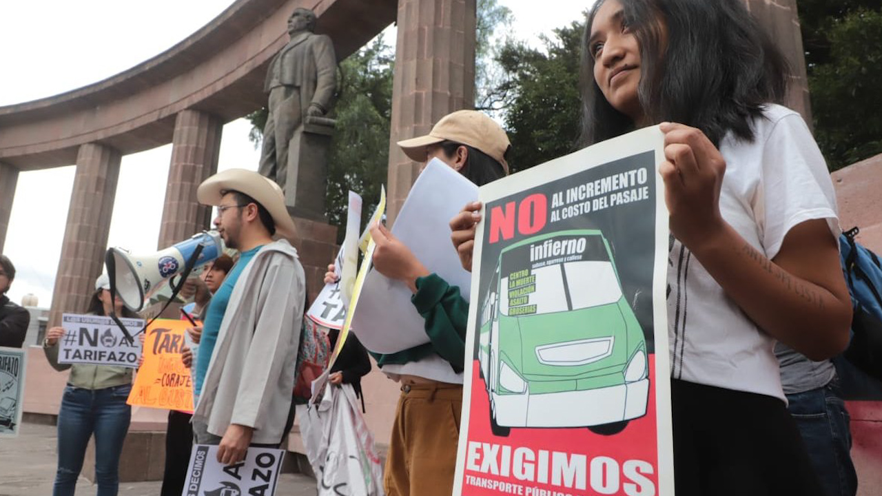 Protestan en Toluca contra posible incremento en tarifas del transporte público